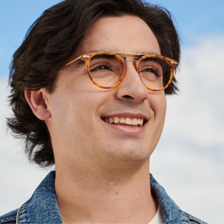 Meilleures couleurs de lunettes pour teints froids